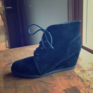 Madden Girl Black Velvet Wedge Bootie, size 8